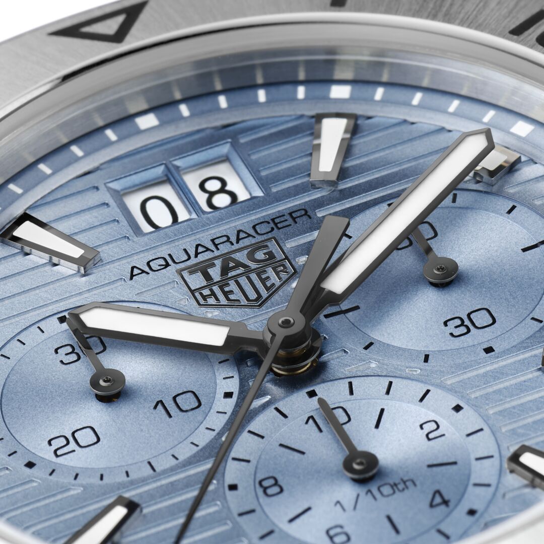 Tag Heuer Aquaracer Professional 200 Date Chronograph Sunray Blue Dial Quartz Diver s CBP1112.BA0627 200M Men s Watch
